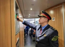 人民铁路为人民 安全运输第一位  郑州客运段高铁四队车队优质服务纪实