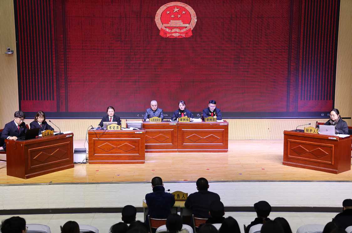 法槌敲响校园 法治浸润青春——陕州区人民法院巡回审判走进陕州区中等专业学校